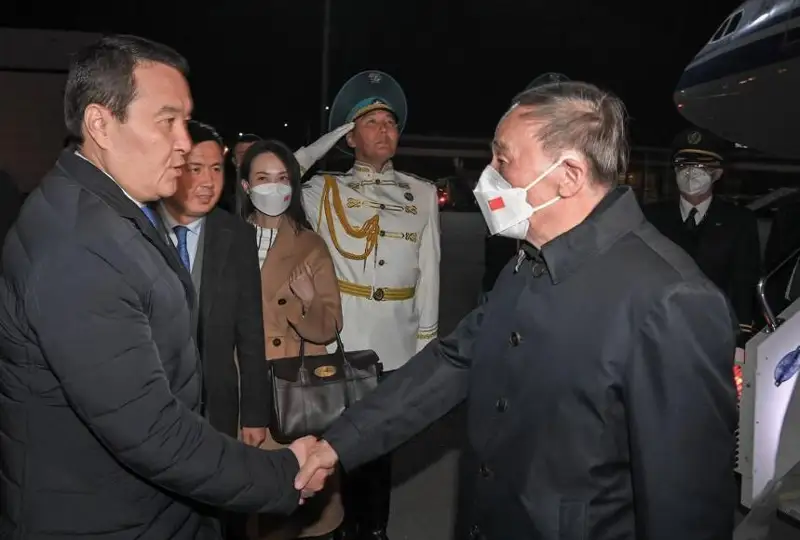 Заместитель Председателя КНР прибыл в Астану для участия в VI саммите СВМДА