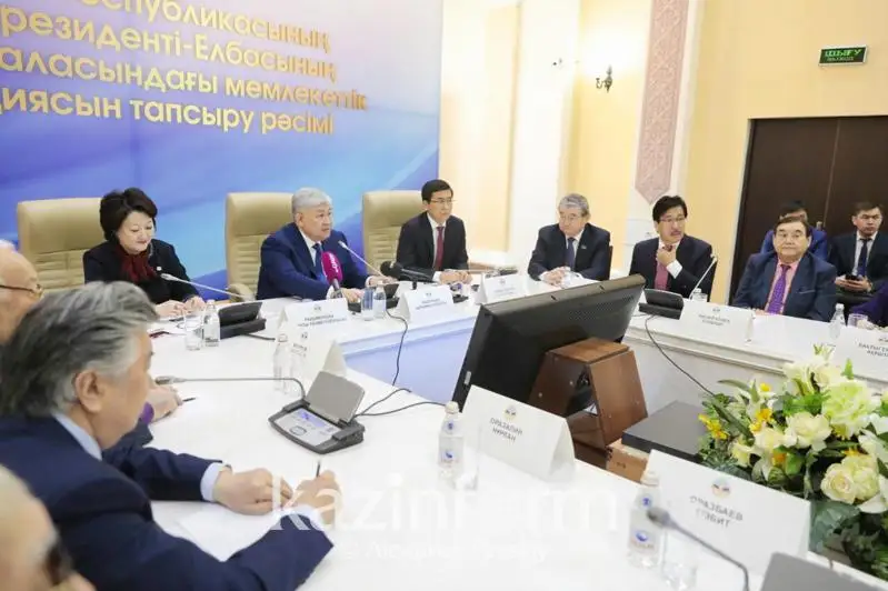 ادەبيەت جانە ونەر سالاسىنىڭ قايراتكەرلەرىنە مەملەكەتتىك ستيپەنديا بەرىلدى