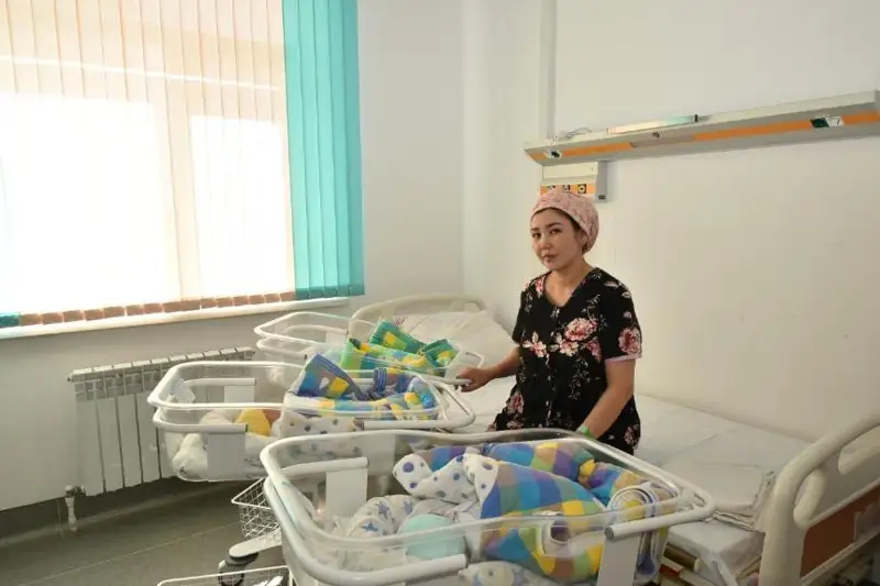 Тройняшек в Актобе назвали в честь Президента
