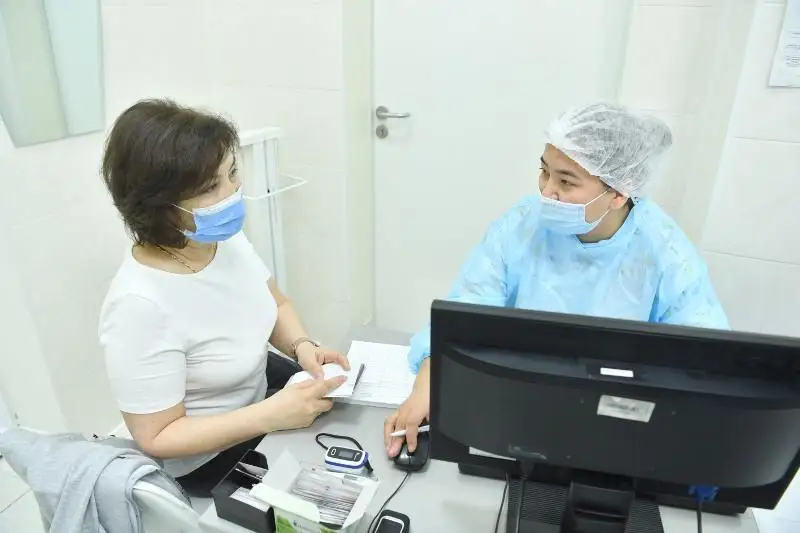 ءماجىلىس دەپۋتاتتارى كوروناۆيرۋسقا قارسى ەكپە سالدىردى