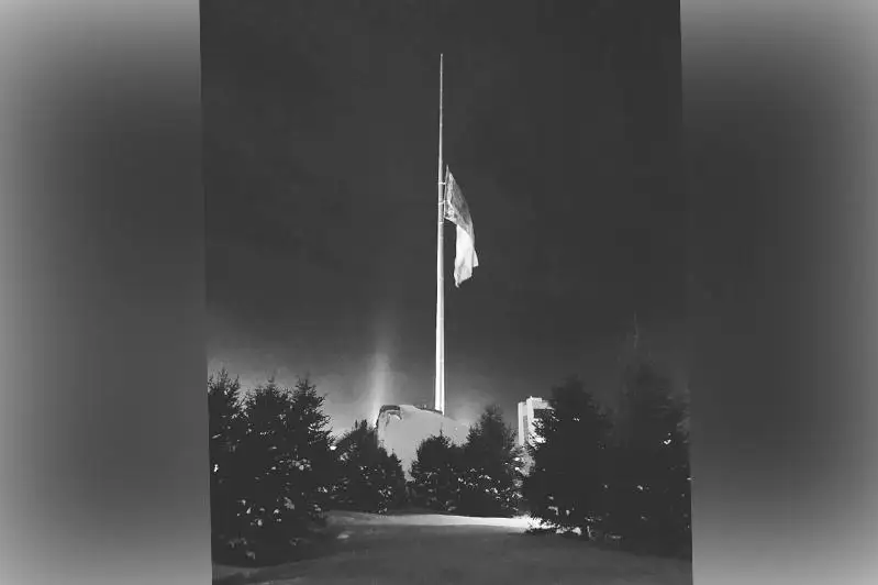 قازاقستاننىڭ باس تۋى ازا تۇتۋ كۇنىنە وراي تومەن ءتۇسىرىلدى