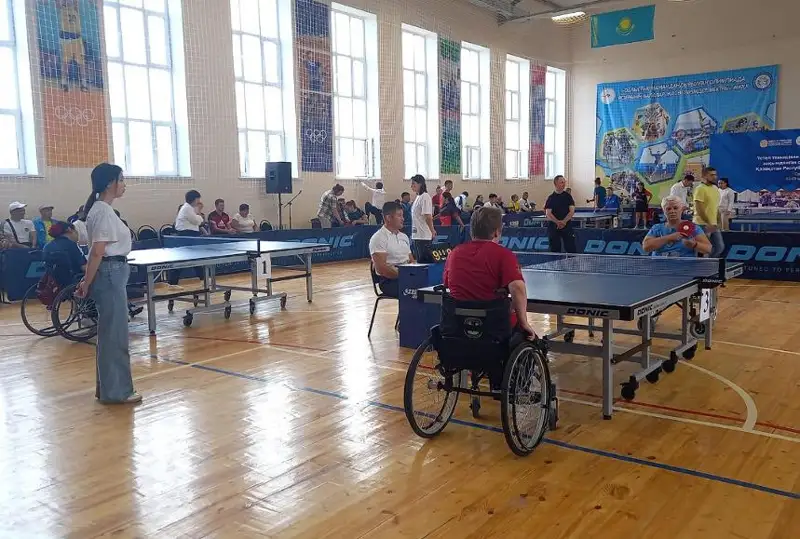 Omyrtqasy zaqymdanǵan sportshylar arasynda ústel tennısinen el chempıonaty ótip jatyr