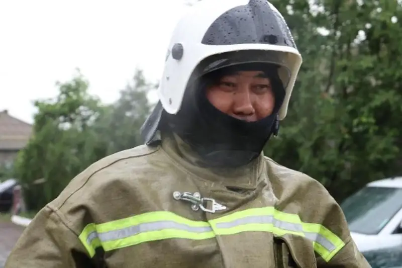 Как провожают на пенсию пожарных в Жамбылской области