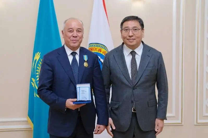 Высокие госнаграды от имени Президента Казахстана получили активные алматинцы