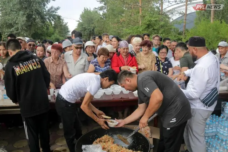 Семь мечетей Павлодара организовали раздачу плова в честь Курбан айта