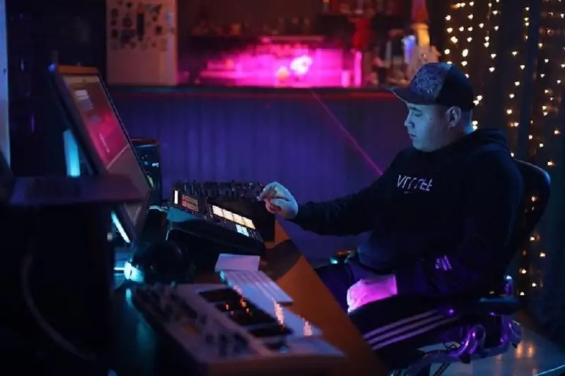 Трек Иманбека попал в еженедельный топ в Spotify