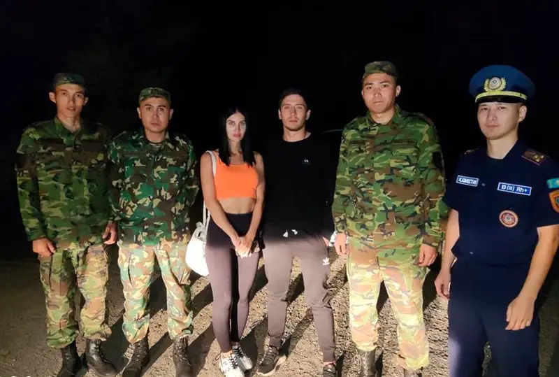 Баянаульские спасатели спустили с горы двух человек