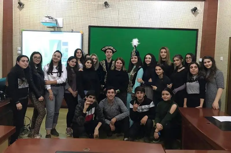 باكۋ ۋنيۆەرسيتەتىندە ابايعا ارنالعان كەش ءوتتى