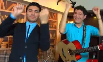 قازاقستاندىق گيتاراشى جىگىت داۋلەتكەرەيدىڭ كۇيىن جاڭا فورماتتا ورىنداپ شىقتى - كەسكىن