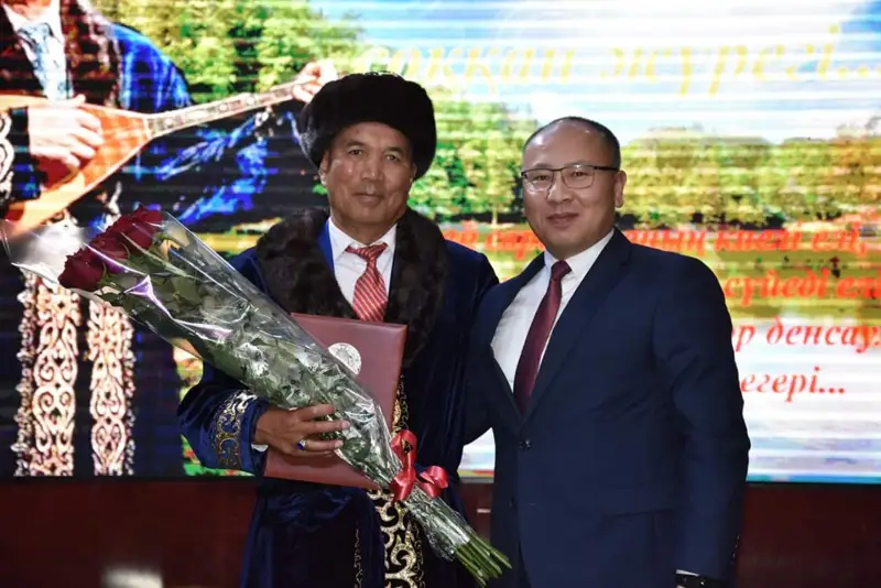 اقتوعايدا «ايتىستىڭ قارا نارى» اتانعان اقىننىڭ مەرەيتويى اتالىپ ءوتتى