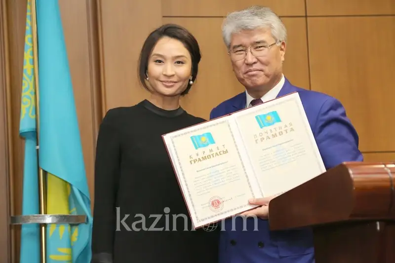 Ауыр атлеттерді Рио Олимпиадасына өткізуге күш салған Түсіпбеков марапатталды