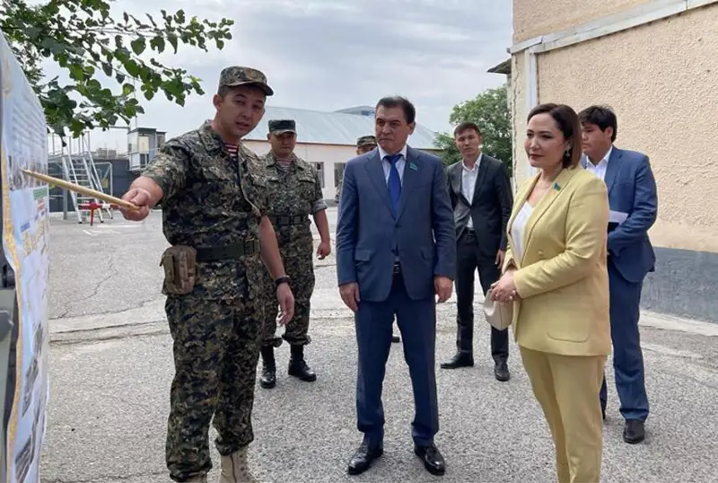 Сенаторы встретились с представителями СМИ в Шымкенте