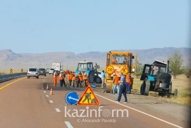Трассу Атырау-Индер перекрыли на реконструкцию