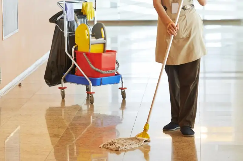 Принуждение учителей к уборке: в школе Усть-Каменогорска проходит проверка