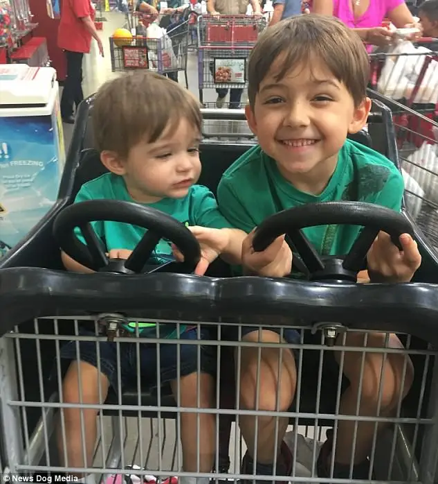 407ABCCF00000578-4517838-Brooke_and_Adam_s_son_Dante_two_left_and_seven_year_old_Oliver_h-m-4_1495113295405