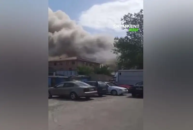 Shymkentte dári saqtaıtyn ǵımaratta jarylys bolyp,  kúzetshi qaza tapty