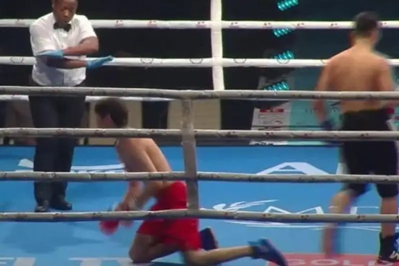 Казахстанский боксер нокаутировал 17-летнего дебютанта