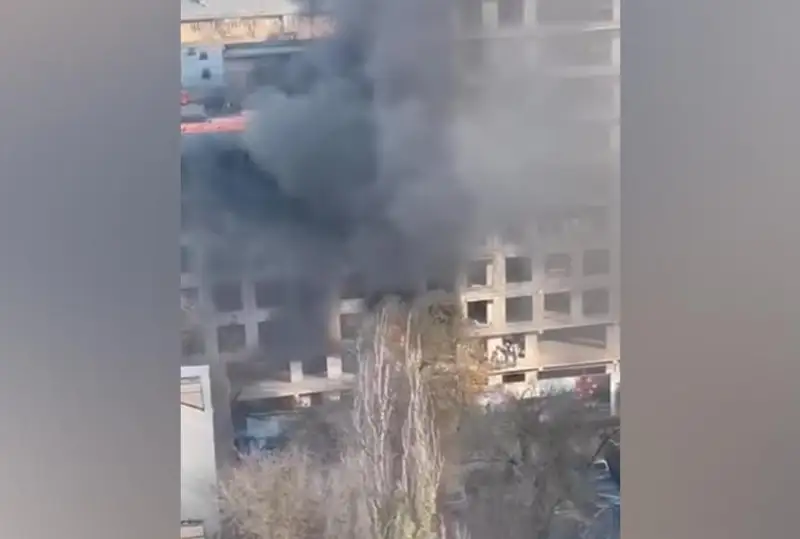 Пожар произошел в строящемся ЖК в Алматы