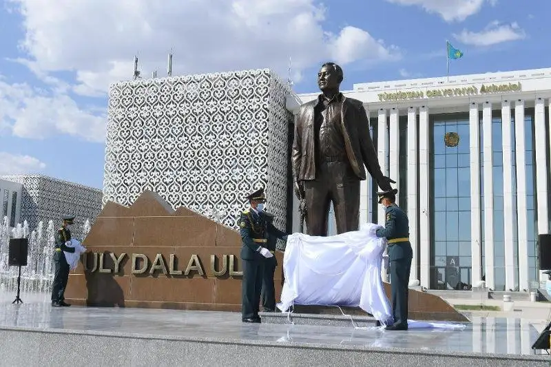 تۇركىستاندا نۇرسۇلتان نازاربايەۆتىڭ تاعى ءبىر ەسكەرتكىشى بوي كوتەردى