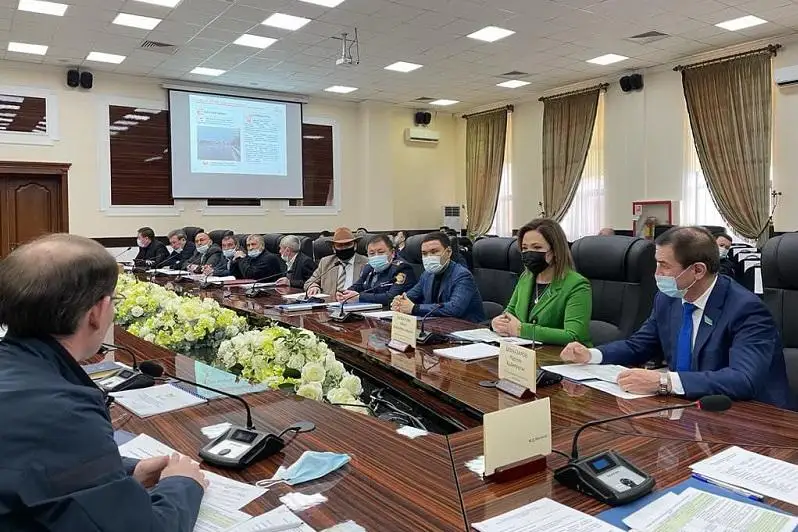 Депутаты Сената Парламента провели встречу с жителями Шымкента