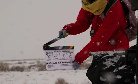 قازاقستاندا «ۇلى دالا تاڭى» فيلمى تۇسىرىلە باستادى