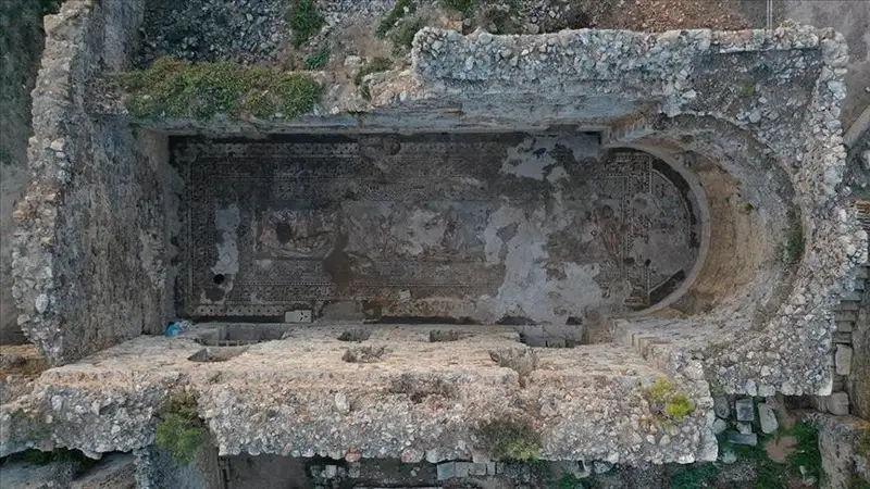 Античную мозаику Геракла на 164 кв. м нашли в Анталье