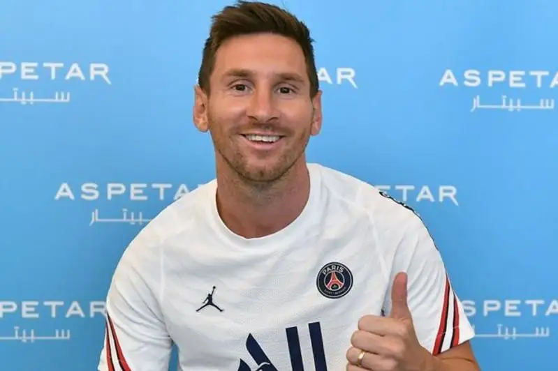 ليونەل مەسسي رەسمي تۇردە فرانسۋز كلۋبىنىڭ ويىنشىسى اتاندى