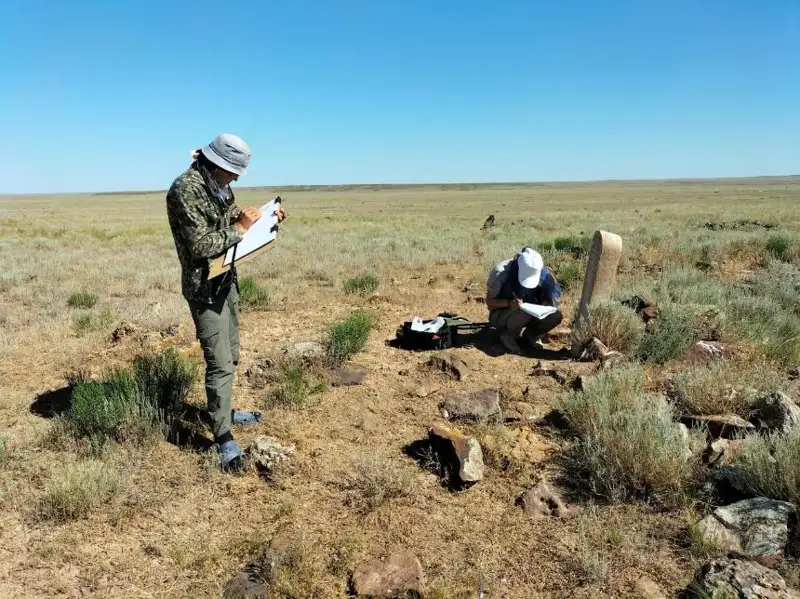 Кулпытасы 19 века исследуют в Актюбинской области