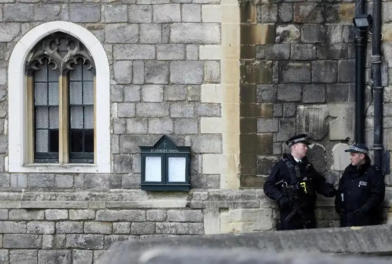 Мужчину судят в Великобритании за намерение убить королеву из арбалета