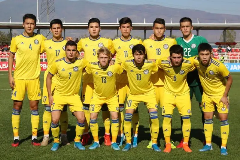 فۋتبول: قازاقستان جاستارى سىرت الاڭدا يزرايلدى جەڭدى