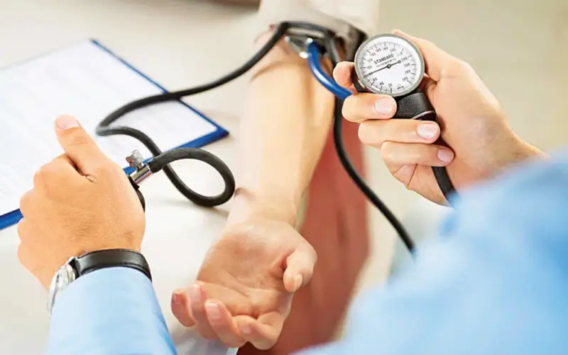 دارىگەر قان قىسىمىن ءدارى- دارمەكسىز ءتۇسىرۋدىڭ جولدارىن ايتتى