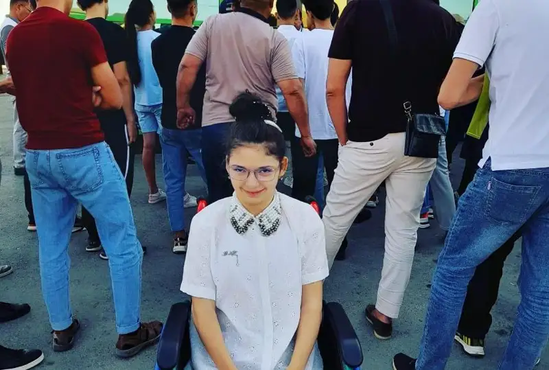 Инвалидная коляска не ограничивает волю к творчеству - Умидахон Ахунджанова