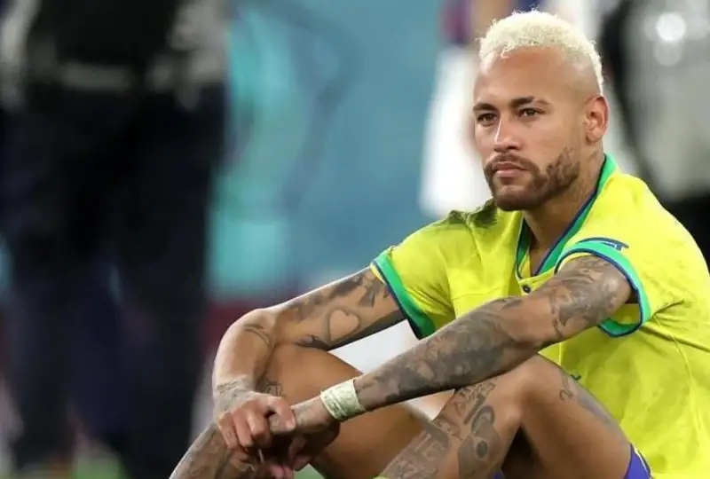 Пеле призвал Неймара продолжать вдохновлять после вылета Бразилии с ЧМ-2022