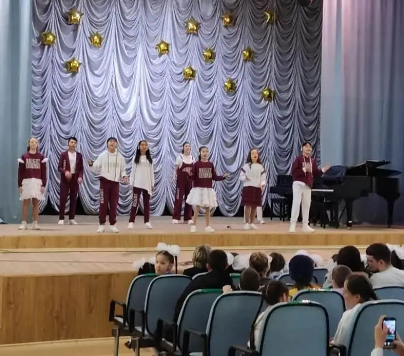 Праздничный концерт устроили учащиеся детской музыкальной школы в Павлодаре
