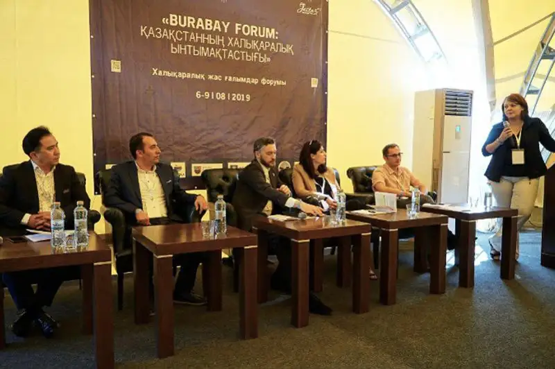 بۋرابايدا وننان استام ەلدىڭ جاس عالىمدارى باس قوسۋدا