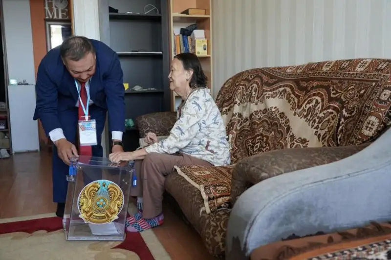 Жители столицы с нарушениями зрения приняли участие в референдуме