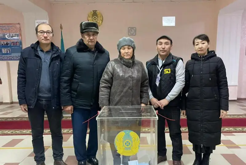 BAQ salasyndaǵy eńbek ótili 100 jyldan asatyn otbasy saılaýǵa qatysty