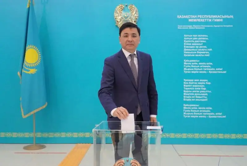 Аким Нур-Султана принял участие в референдуме