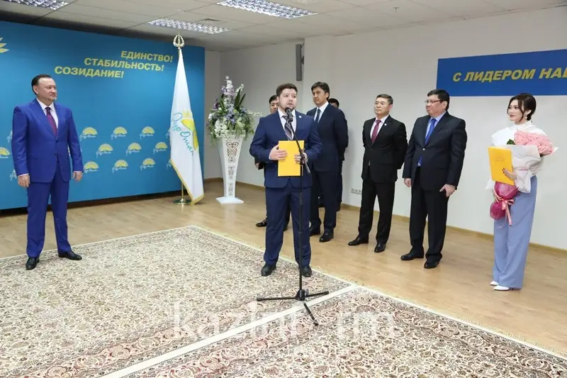 Төреғали Төрәлі мен Ерке Есмаxан &laquo;Нұр Отанның&raquo; қатарына кірді