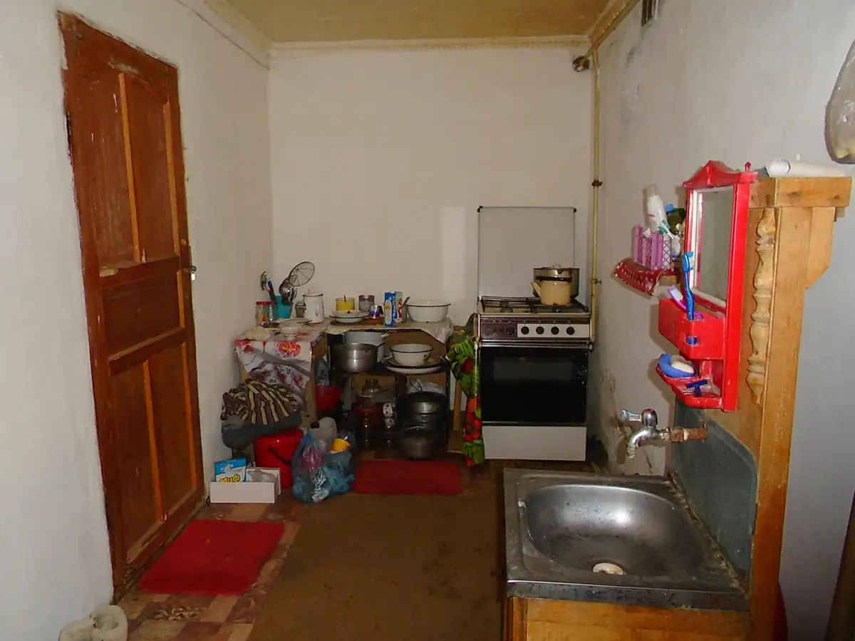 Ақтөбеде кәмелетке толмаған қыз үш сіңілісін өзі бағып отыр