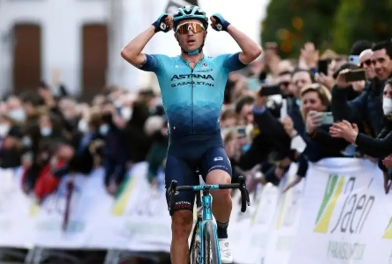 Казахстанец финишировал в топ-5 на 17-м этапе «Тур де Франс»