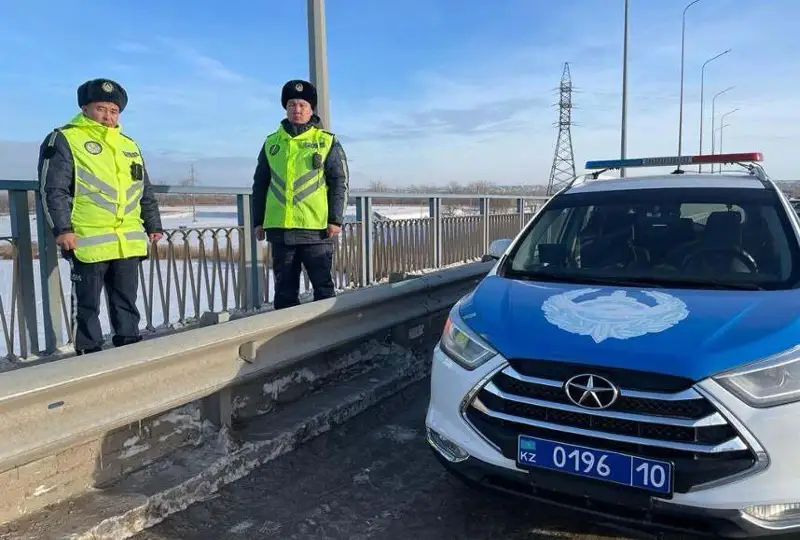 Qostanaıda kópirden sekirmek bolǵan áıel qutqaryldy