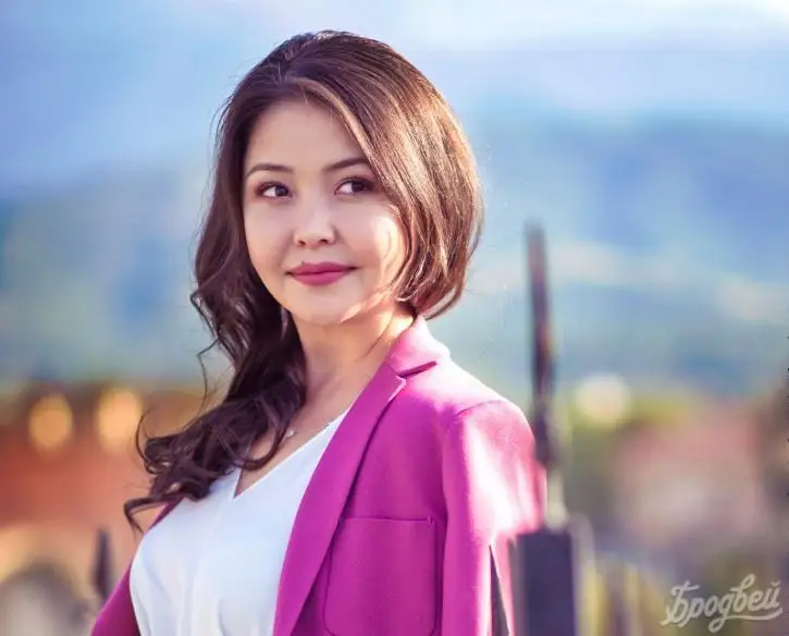 ءانشى، اكتريسا ءسادۋاقاسوۆا كوروناۆيرۋسپەن اۋىرىپ قالدى