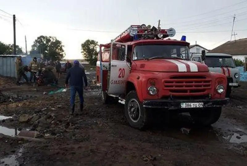 Более 20 дворов и квартир пострадали из-за ливней в карагандинском селе