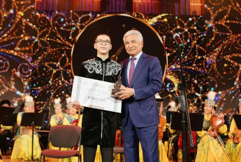 Карагандинский домбрист победил на детском республиканском конкурсе