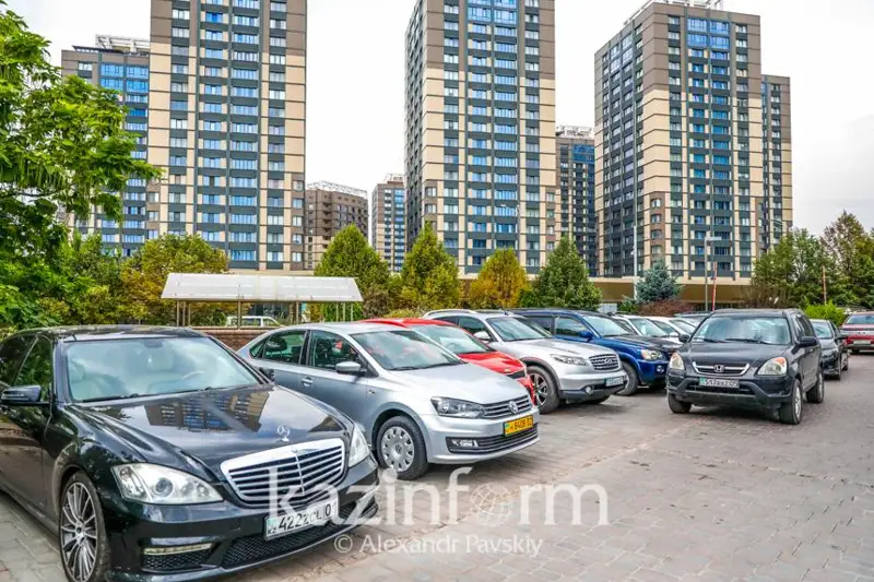 Almatyda Qalqaman metro stantsııasy janynan 2 myń kólikke arnalǵan turaq salynady
