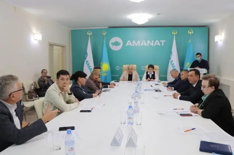 Depýtat medıtsınalyq qyzmettiń qoljetimdiligi máselesin talqylady