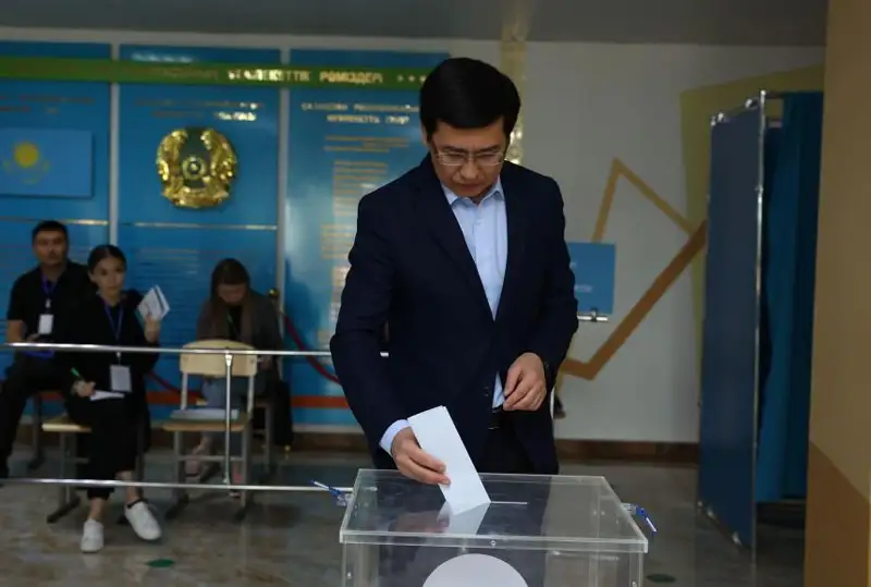 Министр образования проголосовал на референдуме