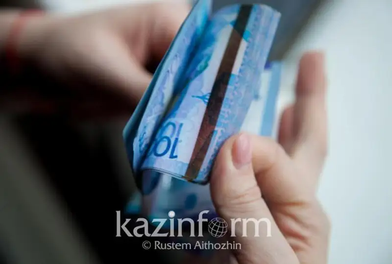Kóleńkeli ekonomıka qarapaıym azamattardyń qaltasyn qaǵyp jatyr