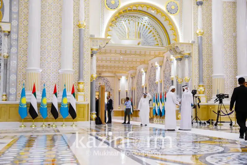 قاسىم-جومارت توقايەۆ «ءال-ۆاتان» سارايىنداعى قۇرمەتتى مەيماندار كىتابىنا جازبا قالدىردى